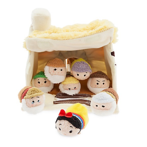 NWT- Disney Micro Tsum Tsum Snow White & Seven Dwarfs Cottage Set - RARE - Picture 3 of 3